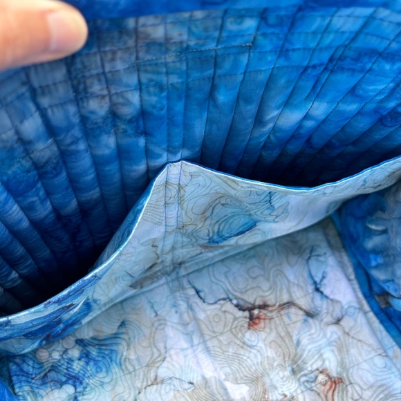 Quilted Wide Tote Bag - Picture 6 of 8